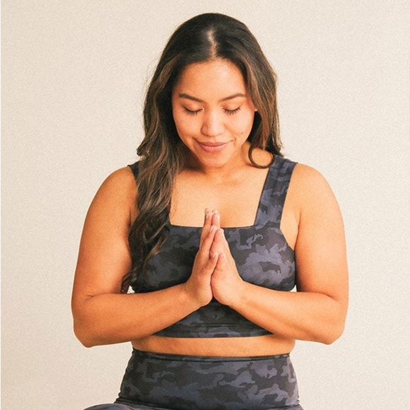 barre3 Tokalon Clothing Stylish Gray Camouflage Women's Athletic Top - Picture 1 of 5